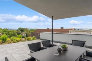 ANYTIME - Penthouse mit Terrasse und Bergsicht, Friedrichshafen