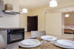 Le Muse Apartments, Patti