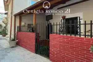 Ortigia Ronco 21 - casa vacanza, Syracuse