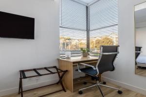 Beautiful Cozy corner view room with private parking close to Caltech convention Center, Pasadena