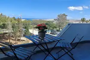 Townsend flat 5 with views! by Homely Apartments, Mellieha
