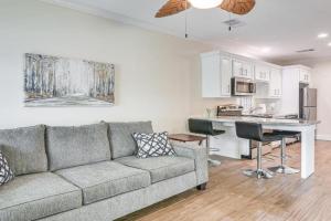 Walk to Beach and Moody Mansion Home! Guest house, Galveston