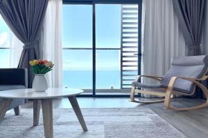 2005 Luxury Apt - Sunrise On The Ocean Ocean- Marina Suites, Nha Trang