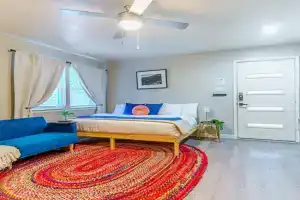Chic Deluxe Studio-Pet Friendly-10 min to DT, Austin