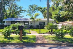 Sophisticated Charm in St Pete Guest house, Saint Petersburg