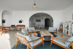 Sunset Court Self Catering Sea View Apartment, Ghajnsielem