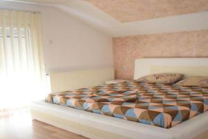 Apartman Nina, Vrane