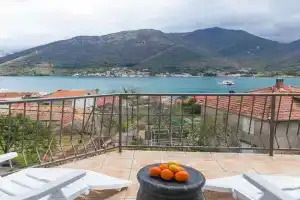 Apartamenty v Kamenari, Lepetane