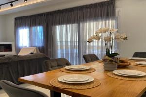 Angel's Apartment, Volos