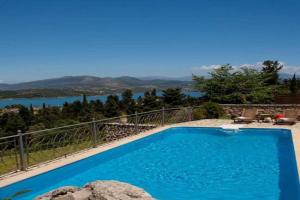 Theasis Villas, Lygia