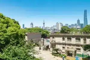 Yi Du Home at Yu Garden with Iconic Skyline Views -Steps to Metro, Cards OK Apartments, Shanghai