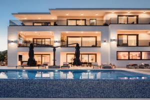 Luxury Villa Mikolina, Cornicchia