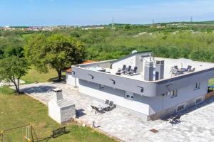 Ivana mit Jacuzzi in Pula,Istrien Villa, Bagnole