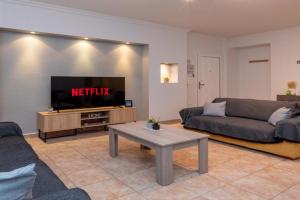 Berry apartment, Ixia