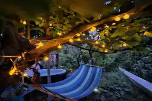 Lemon Garden Apartment-Hot Tub Jacuzzi, Gjirokaster