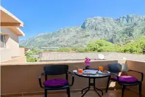 Apartment Pavle near the center with a view, Kotor