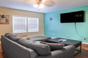 2 Mi to Stewart Beach Townhome Guest house, Galveston