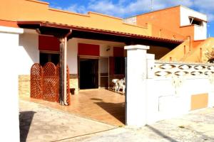 Tanoshii holiday home on the ground floor with outdoor space and parking space, San Foca
