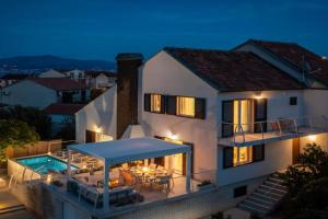 Luxury Villa Mila for 8 Persons, Free Parking, 800 m from center of, Supetar