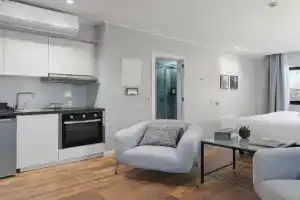 Le Vert Suites, Platres