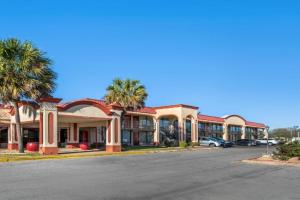 HomeTowne Studios by Red Roof - Midtown, Montgomery