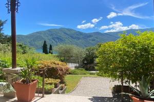 Life is Good - Front Lake Apartment in Villa, Tremezzo