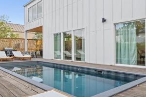 Brand New Low-Allergen Retreat with Hot Tub Guest house, Austin