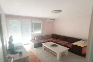 Lamela Apartments, Bar