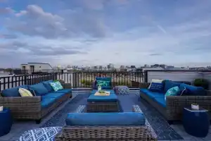 NEW and luxurious home by downtown with rooftop deck! Guest house, Nashville