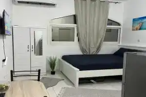 8 Luxury Studio, Abu Dhabi City