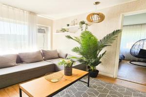 Cofy Rentals - centrally located, quiet district, air-conditioning, free parking, 24-7 express check-in-out, close to sea and everything you need for living! Apartments, Tallinn