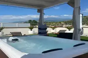 Holiday house ice honey, Calatabiano