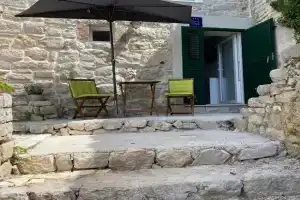 Studio Mirjana, Prvic Luka