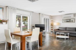 Beachside Bliss Apartments, Castelldefels