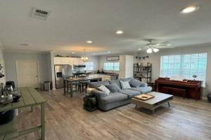 Mins to Silos, DT, Baylor Guest house, Waco