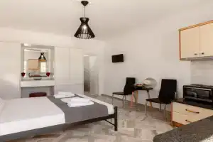 Agapi studio, Fira