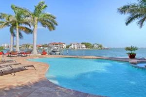 Ultimate Views at Dolphin Watch with Heated Pool! Villa, Saint Petersburg