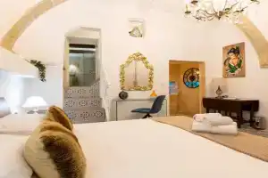 1BR Charming townhouse in capital city with WIFI by 360 Estates, Sliema