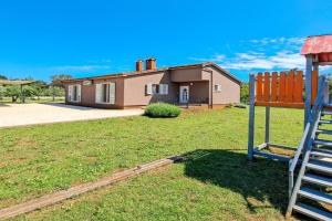 Pet Friendly Home In With Kitchen Guest house, Bagnole