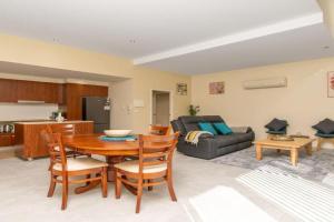Absolutely spacious APT unit between ANU and City - Hosted by CanStay Apartments, Canberra