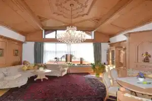 Begum's Palace in Munich - 120qm of Spacious Elegance Apartments, Unterhaching