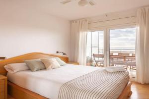 Sunset oceanfront Apartments, Castelldefels