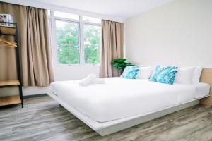 Swing & Pillows - Selangor Hotel, Putrajaya