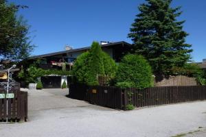 Ferienwohnungen Lärchennest zwischen Chiemsee und Bergen Apartments, Bernau am Chiemsee
