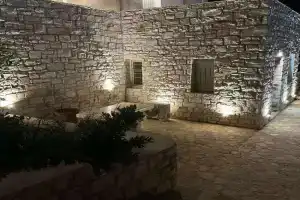 Marita's Retreat Apartments, Naousa