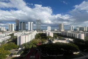 Enjoy an endless summer - Parking included! Apartments, Sunny Isles Beach