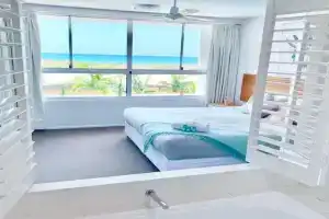 Azure Sea, Oceanviews, Wifi, 2 Pools + Gym Apartments, Airlie Beach