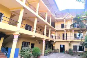 Nikunj Safari Guest House- A place where you can book jungle wildlife Safari, Sauraha