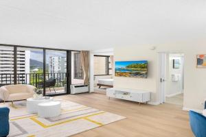 Newly Renovated ,1 Block to Waikiki Beach, Free Parking Apartments, Honolulu