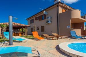 Family house with swimming pool, Povile